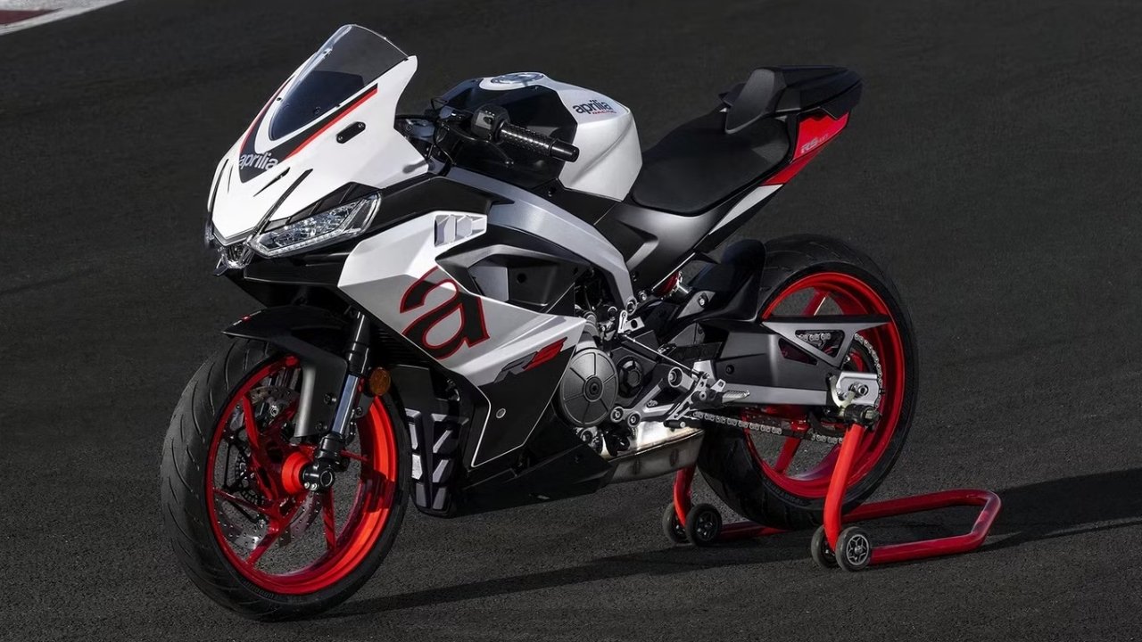 The Sports Bike That Feels Light, Fast, And Confidence-Inspiring