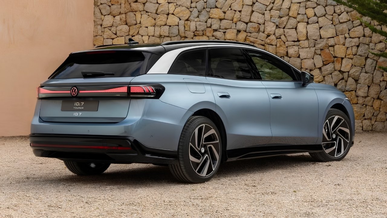 Volkswagen Revives the Electric Wagon Dream With the ID.7 Tourer